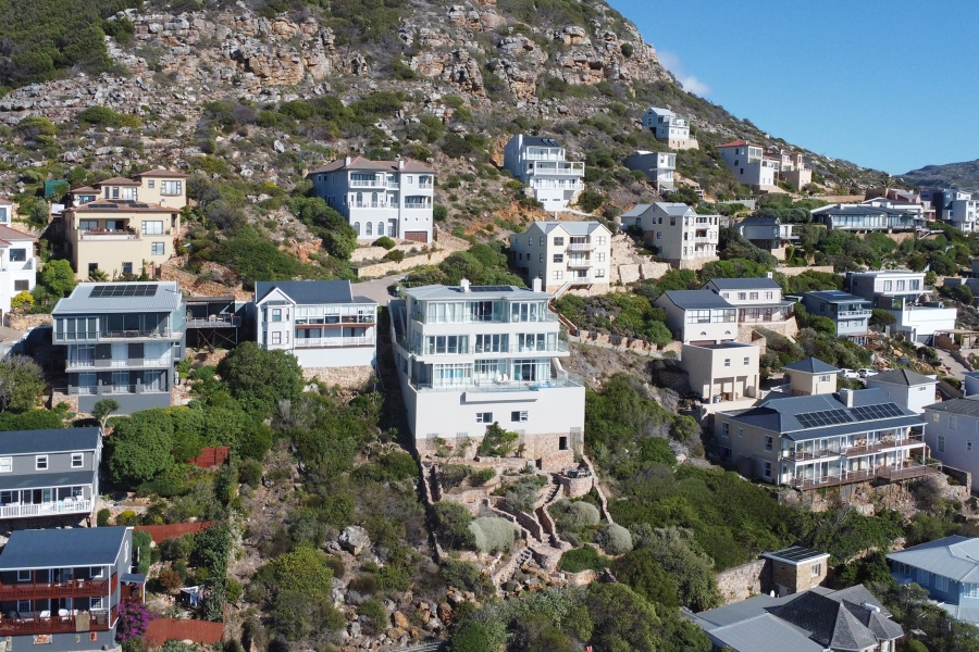 7 Bedroom Property for Sale in Cairnside Western Cape